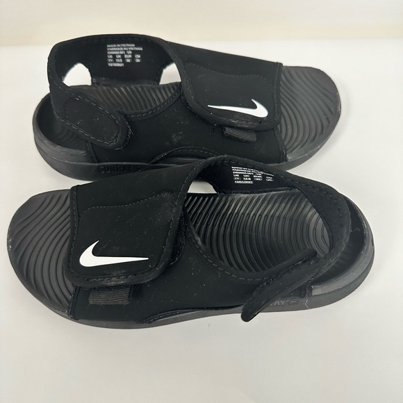 Kids Nike Sandals. Size 1 - Picture 2 of 5